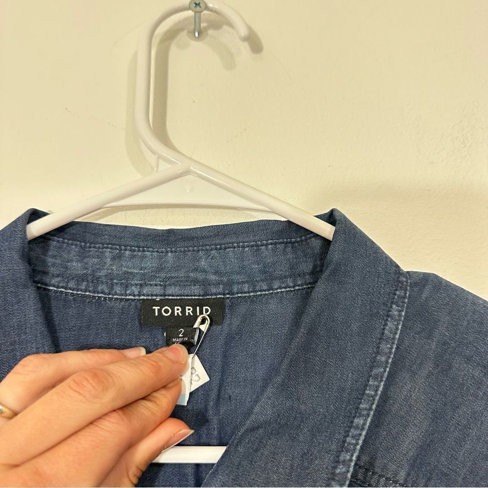 Torrid Starched/Waxed Chambray Button Front Women… - image 4